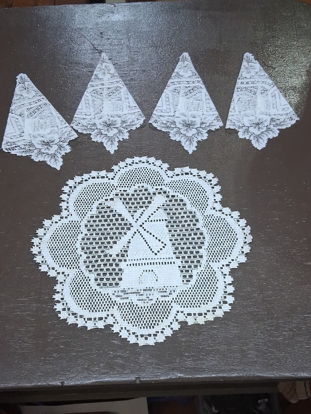Crocheted windmill design‎ doily, and set 4 lace napkin cuffs